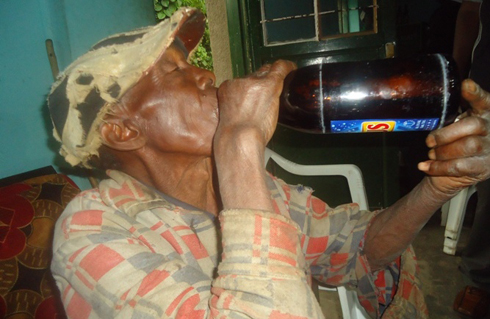 Sekabuga yinywera icupa rimwe agataha.