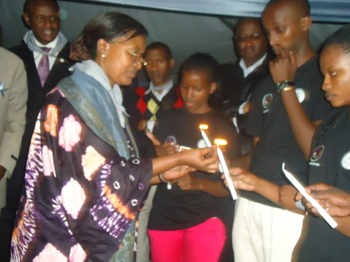Senateri Bishagara Therese acanira urubyiruko urumuri rw'icyizere.