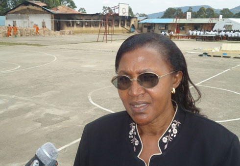 Senateri Kagoyire Therese Bishagara avuga ko Sena igiye gukora ubuvugizi bwo gushyira za kizimyamwoto mu bigo bitandukanye.