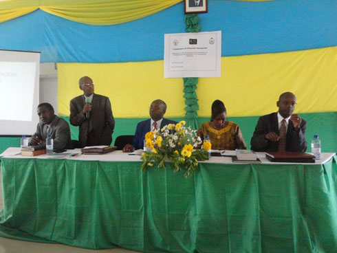 Senateri Prof Laurent Nkusi atanga ikiganiro hamwe n