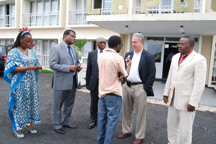 Senateri Russ Feingold nyuma yo gusura CEPGL asubiza ibibazo by