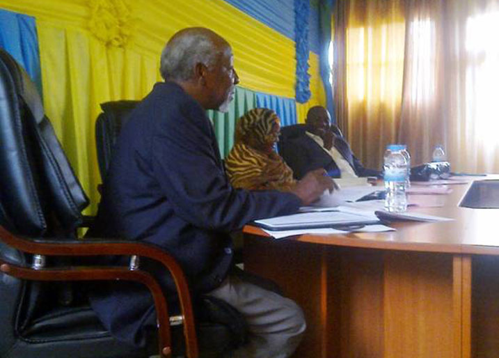 Senateri Bajyana Emmanuel wari iyoboye itsinda ry