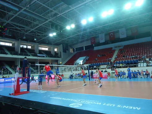 Serbia nayo yatsinze u Rwanda amaseti 3 ku busa.