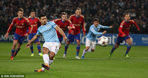 Sergio Aguerro yafashije Manchester City gukora ayo mateka.