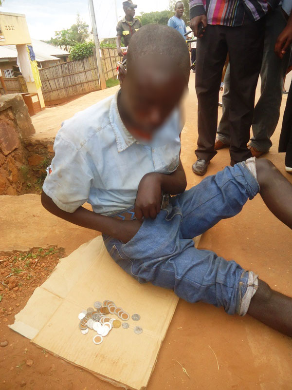 Sibomana ngo iyo yasabirije make, acyura hagati y