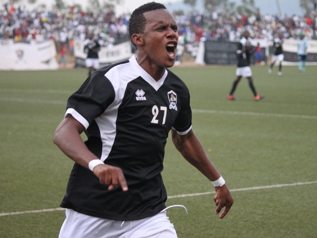 Sibomana Patrick niwe watsinze igitego rukumbi cya APR FC.