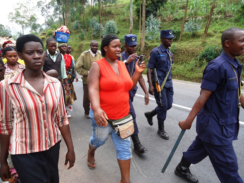 Uhereye ibumoso Siwuzatuma ari kumwe n