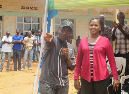 Umuyobozi w'akarere ka Rubavu yereka umunyamabanga muri Minisiteri y'urubyiruko abakeneye gufashwa.