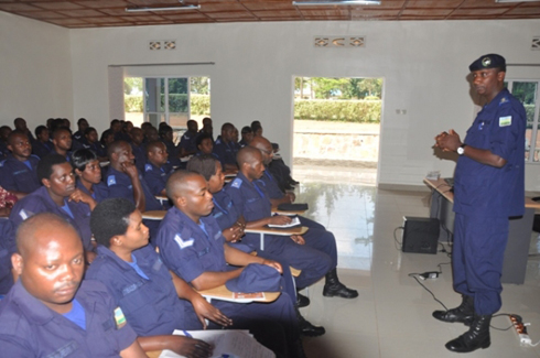 Supt. Eric Kayiranga atangiza amahugurwa.