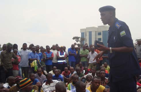 Umuyobozi wa polisi mu Karere ka Rwamagana arasaba abamotari kwihesha agaciro.