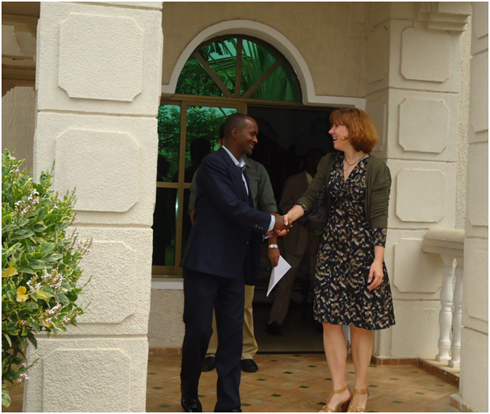 Susan Falatko yakirwa na Jean Charles Kanamugire mu biro bya Kigali Today