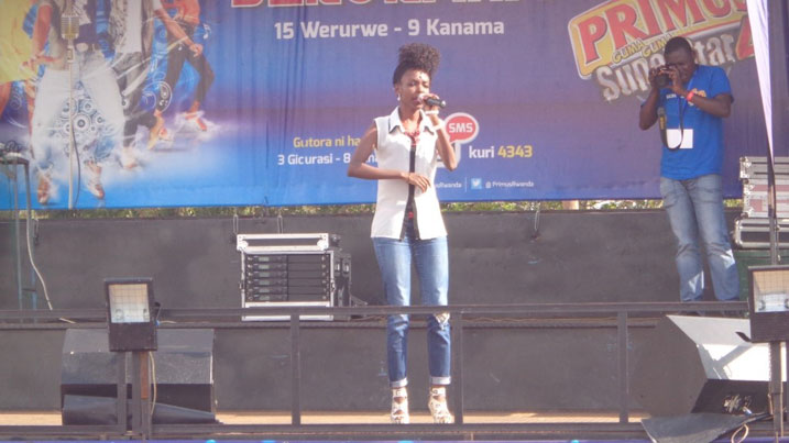 Teta Diane aririmba indirimbo ye yise Fata Fata.