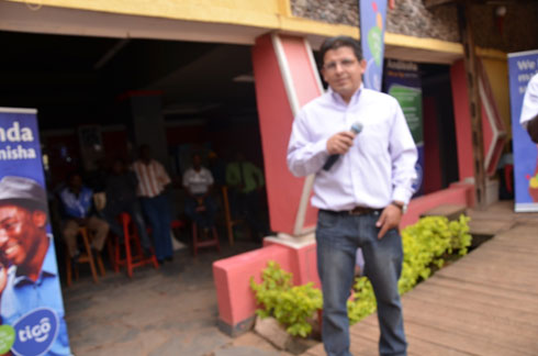 Wilder Poma ushinzwe umutungo muri Tigo yasabye urubyiruko guhesha agaciro umwuga wose ubazanira inyungu