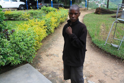 Twizeyimana Claude usaba ubufasha bwo gusubira iwabo.