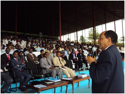 Prof. Rwigamba Balinda arasobanurira abarezi n