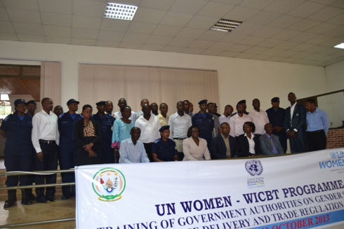 Bamwe mu bakora ku mipaka bari kuganira uburyo abakora ubucuruzi buciriritse bwambukiranya imipaka bwahabwa agaciro. 