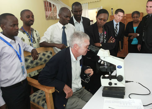 Ambassaderi Koran asuzuma kimwe mu byuma bipima Malariya ku kigo nderabuzima cya Nyagatare.