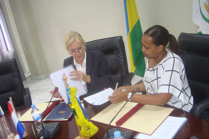 Umunyamabanga uhoraho muri MINECOFFIN, Kampeta Sayinzoga na Ambasaderi w