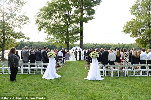 Abafotoraga baje gusabwa kujya gufatira amafoto yabo kure ngo batarangaza abasezera n