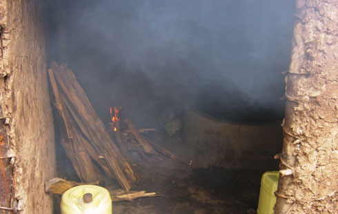 Uburyo bwo guteka amata ku ikusanyirizo rya Nyiragikokora bwari gakondo.