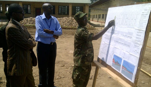 Ubwo aya mashuri yatangiraga kubakwa nabwo Harebamungu yarahasuye.