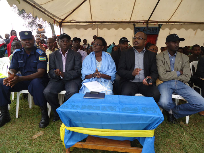 Ubwo i Kayonza hatangizwaga gahunda y'ubukangurambaga bw'amezi atatu bugamije kurwanya SIDA, abayobozi mu nzego zose basabwe guharanira ko abo bayobora batakomeza kwandura SIDA.