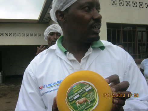 Uhagarariye iri kusanyirizo yerekana imwe muri Fromage bakoraga mu buryo bwa gakondo.