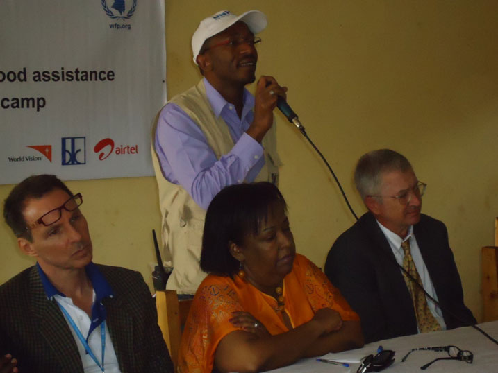 Uhereye ibumoso Umuyobozi wa PAM mu Rwanda, umuyobozi wa UNHCR mu Rwanda na Ambasaderi wa Amerika mu Rwanda.