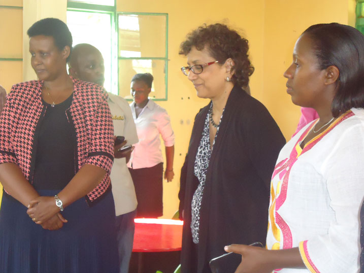 Uhereye ibumoso ni Minisitiri w'uburinganire n'iterambere ry'umuryango, umuyobozi wungirije wa UNICEF n'umuyobozi w'intara y'Uburasirazuba.