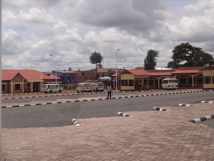 Muri gare ya Nyakarambi harimo amazu agera kuri 30 yo gukoreramo ubucuruzi.