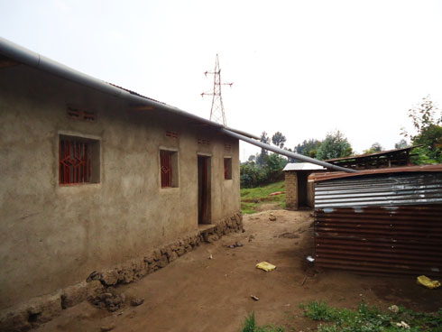 Umubare w'amazu afite uburyo bwo gufata amazi mu karere ka Nyabihu uracyari muto.