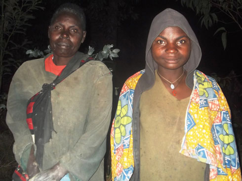 Umubyeyi wa Nyiraminani avuga ko yashatse gukurikira abandi bana ku ishuri aramureka arabakurikira none amaze kujijuka.