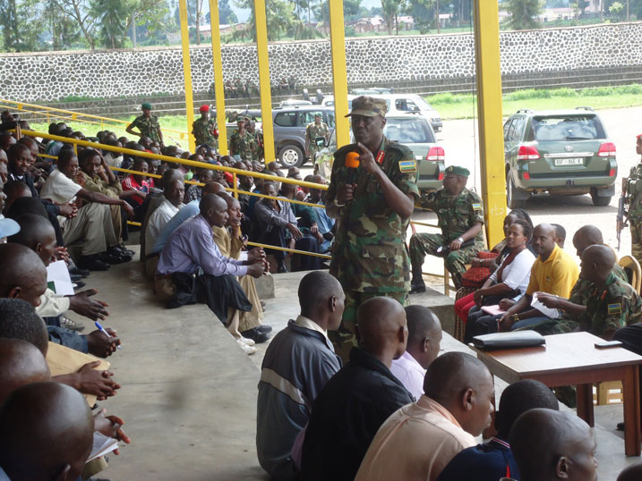 Umugaba mukuru w'Inkeragutabara, Lit Gen. Ibingira Fred yaburiye abazakorana n'umwanzi ko bazahura n'ingaruka zikomeye.