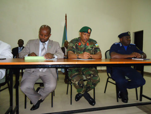 Umugaba mukuru w'ingabo n'umuyobozi wa Polisi bari bitabiriye icyo gikorwa.