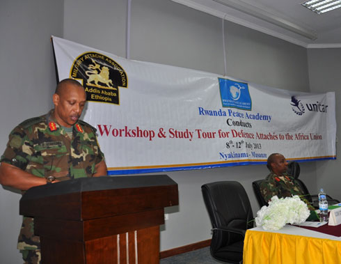 Umugaba mukuru w'ingabo z'u Rwanda afungura ku mugaragaro aya mahugurwa.