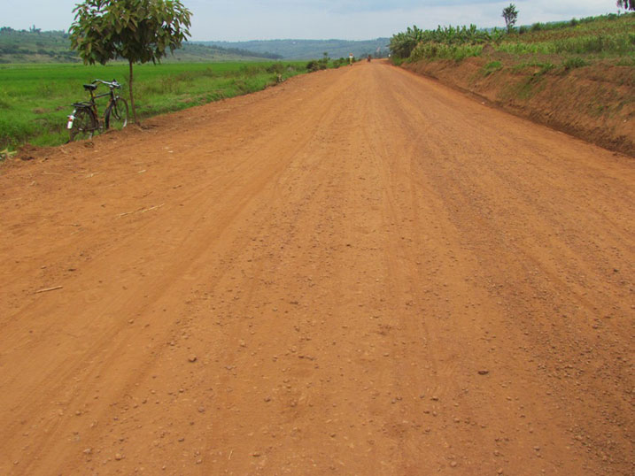 Umuhanda abaturage bitunganyirije mu rwego rwo guhuza utugali duhana imbibe.