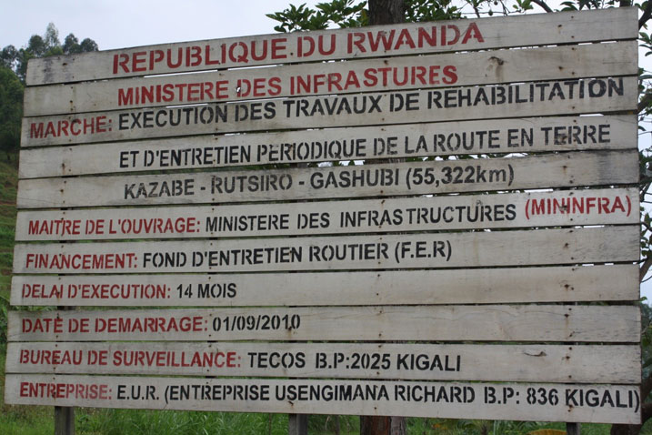 Umuhanda wagombaga gukorwa amezi 14 umaze amezi 44 utararangira.