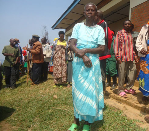 Umukecuru Mukangwije Maria yari agize imyaka 70 atarareba Television none arashima leta yashyizeho gahunda ya Tunga TV.