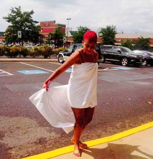 Umukinnyi wa Bongo movie Zuwena Mohammed yambaye isume.