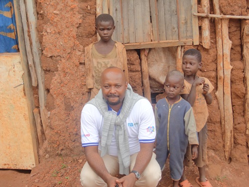 Umukozi wa FXB yemeje ko bazafasha abana nk'aba kubasha kwiga badahungabanyijwe n'ubukene bwo mu miryango yabo.