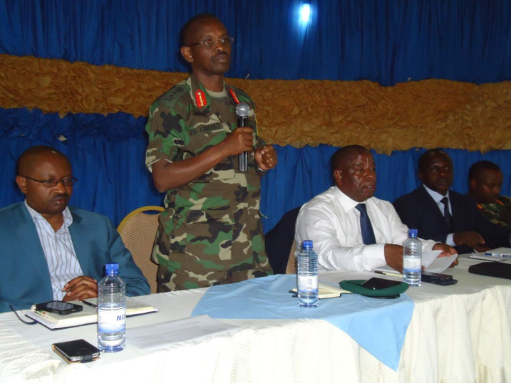 Umukuru w'ingabo zirwanira ku butaka, General Major Mushyo Kamanzi Frank, asaba abaturage ba Gicumbi gukomeza gukaza umutekano.