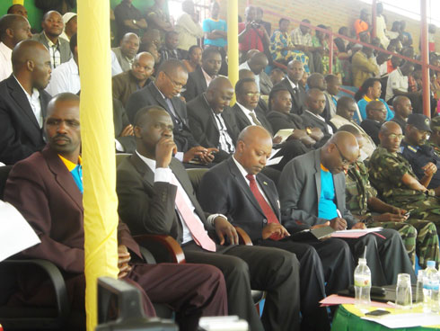 Umunsi mukuru w'abasora witabiriwe n'abayobozi mu nzego zitandukanye biganjemo abo mu ntara y'Uburengerazuba.