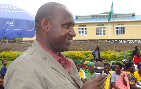 Umunyamabanga nshingwa bikorwa w'umurenge wa Rugarama avuga ko gahunda isigaye ari iyo kwimura abanyabushongo bakajya basubira guhinga ku kirwa bimuwe ho.