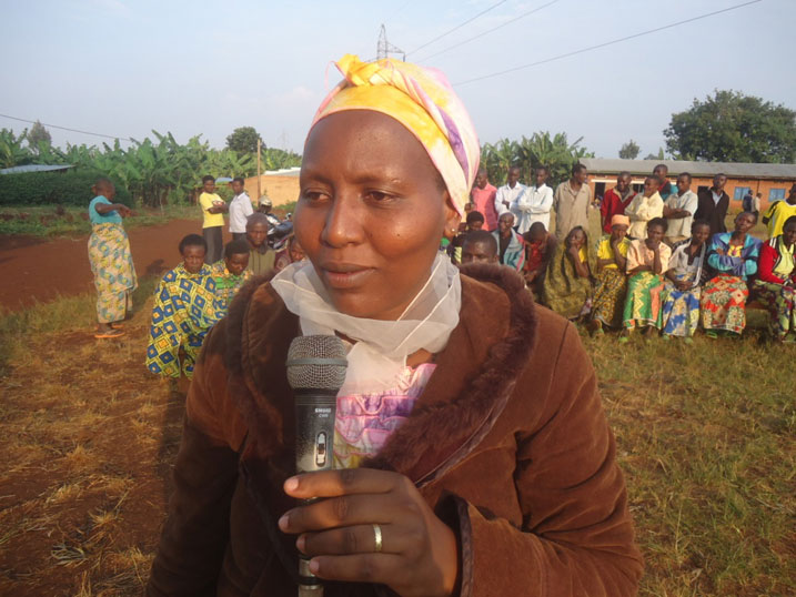 Umunyamabanga nshingwabikorwa w'umurenge wa Nzahaha yasabye abaturage gukomeza kwikemurira ibibazo.