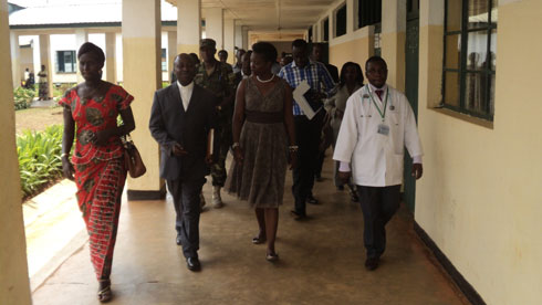 Umunyamabanga wa Leta muri minisiteri y'ubuzima atambagizwa mu bitaro bya Mibirizi.