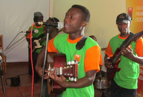 Elion Victory acuranga Guitar akaririmba live.
