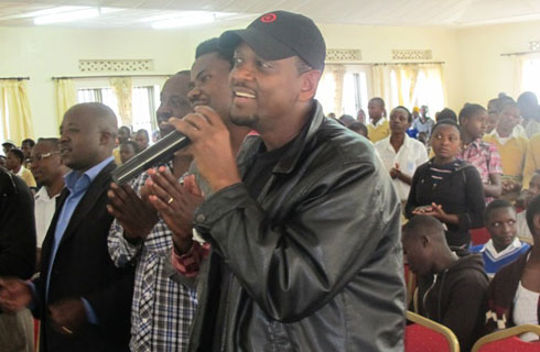 Umuririmbyi Masamba Intore umwe mubagize itsinda Gakondo Group avuga ko bashinze iryo tsinda bagamije kugarura umuco Nyarwanda.