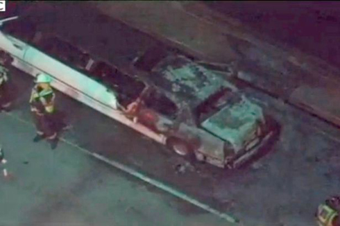 Umuriro wafashe limousine uhereye inyuma.