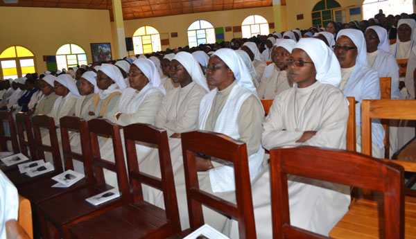 Umuryango w'ababikira b'Abizeramariya bashinzwe na musenyeri Raphael Sekamonyo mu 1956.