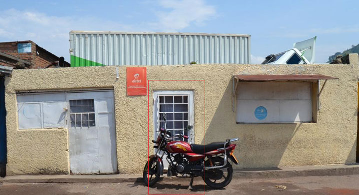 Uyu muryango muto ni wo Ngeze yahise akoreramo iruhande rwahacururizwa Kanguka kugira ngo abone uko ayitesha agaciro.